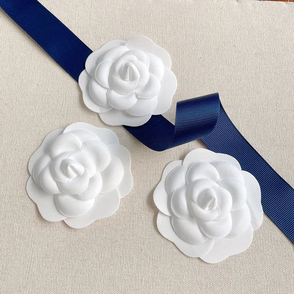 50 sztuk/worek Białe kwiaty kamelii Dekoracje Aessories na pudełko DIY Wesele