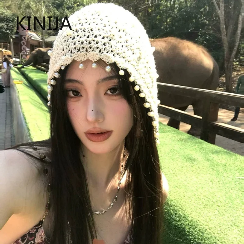 Ażurowa czapka z perłową ozdobą i frędzlami dla kobiet, letnia czapka w stylu etnicznym, dziergana czapka typu beanie, retro czapka, czapka Baotou
