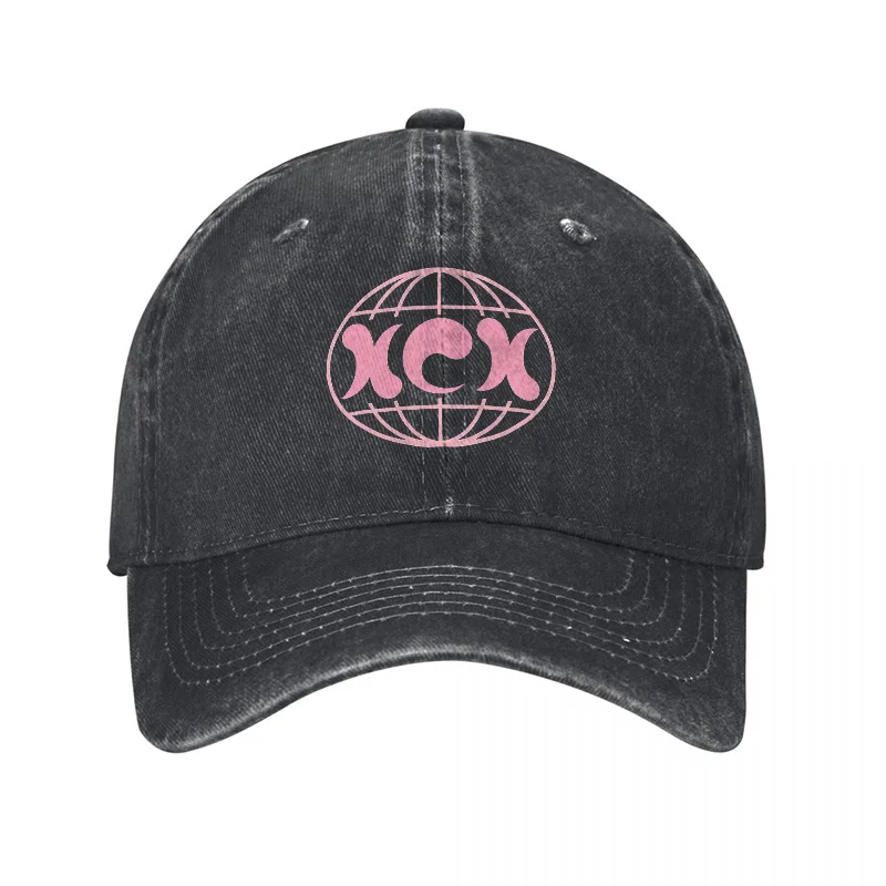 CZAPKA Z DASZKIEM XOXO WORLD LOGO, Bawełna Prana, Czarna z Różowym Haftem, Styl Kobiecy, Unisex, Klasyczny Krój, Odzież Outdoorowa