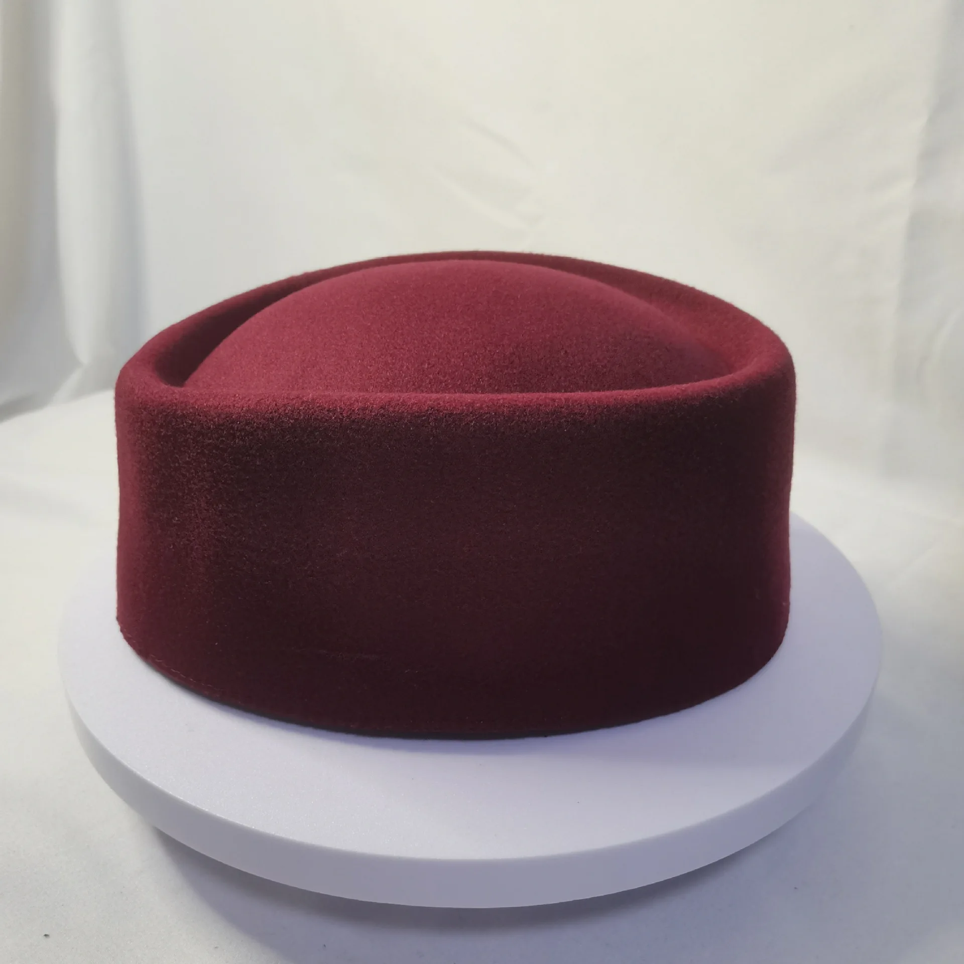 Kapelusz stewardesy w stylu retro, damski, francuski, wełniany kapelusz cloche z wypukłą górą, do występów scenicznych, uniwersalny kapelusz z imitacji wełny