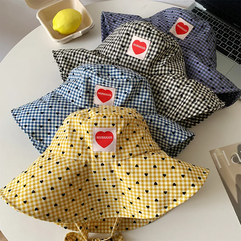 Damskie kapelusze typu bucket hat koreańskie słodkie kawaii nowe w serduszka w kratkę z szerokim rondem, uniwersalne kapelusze przeciwsłoneczne, turystyczne kapelusze nadmorskie dla dziewczyn Damskie kapelusze typu bucket hat koreańskie słodkie kawaii nowe w serduszka w kratkę z szerokim rondem, uniwersalne kapelusze przeciwsłoneczne, turystyczne kapelusze nadmorskie dla dziewczyn