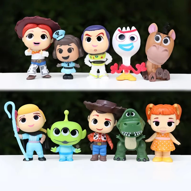 10 szt. Figurki Anime Toy Story Buzz Lightyear Woody Jessie Alien Kawaii Lalki Kolekcjonerskie Modele z PVC…