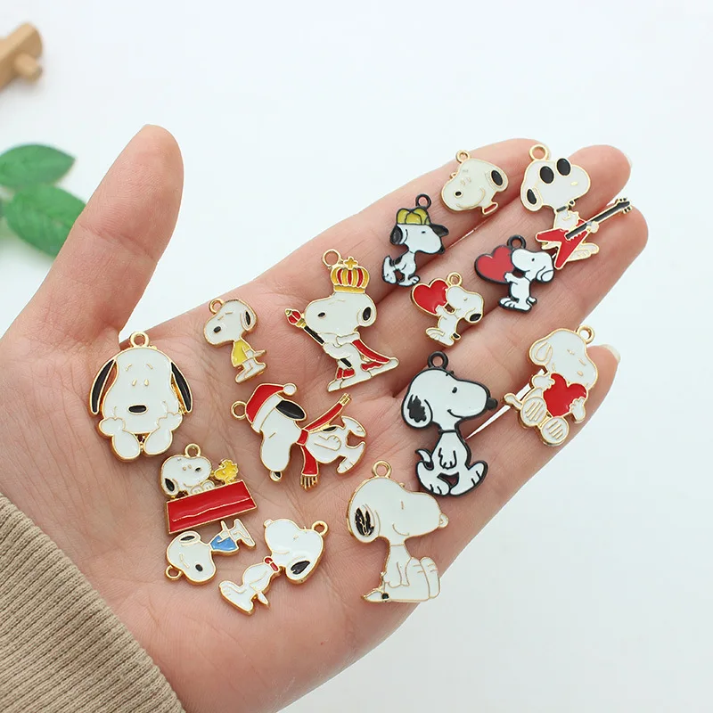 10 sztuk Cartoon Snoopy dekoracje uroczy pies wisiorek ze stopu seria zwierząt dla dzieci DIY kreatywna modna…