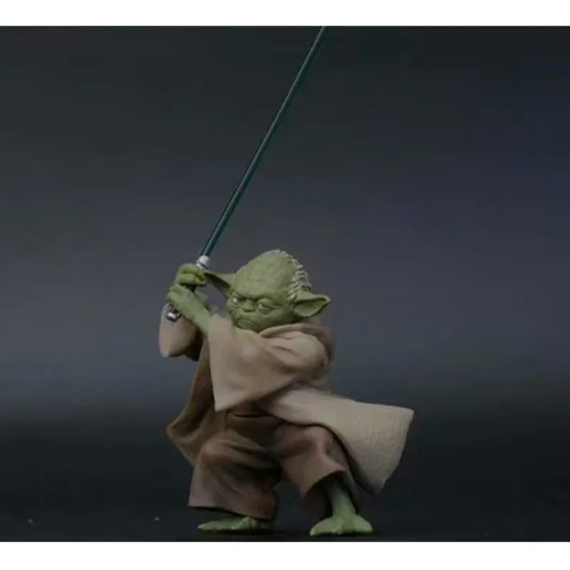 13cm Plastikowa Figurka Star Wars Mandalorian Master YODA z Mieczem 13cm Plastikowa Figurka Star Wars Mandalorian Master YODA z Mieczem