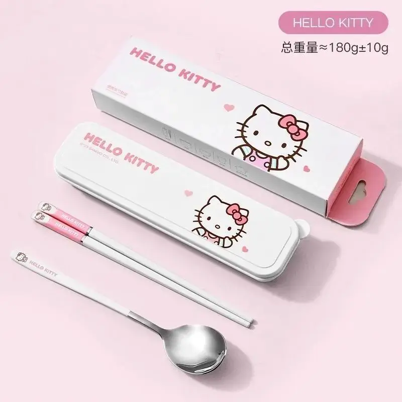 Anime Kreskówka Kawaii Sanrio 2026 Hello Kitty Melody Cinnamoroll Przenośny Zestaw Sztućców Uczniowskich Ze… Anime Kreskówka Kawaii Sanrio 2026 Hello Kitty Melody Cinnamoroll Przenośny Zestaw Sztućców Uczniowskich Ze…