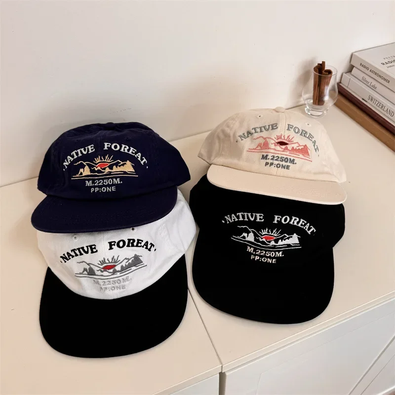 Czapka z daszkiem w stylu vintage z płaską krawędzią, niszowa czapka z haftem w kształcie litery, męska i…