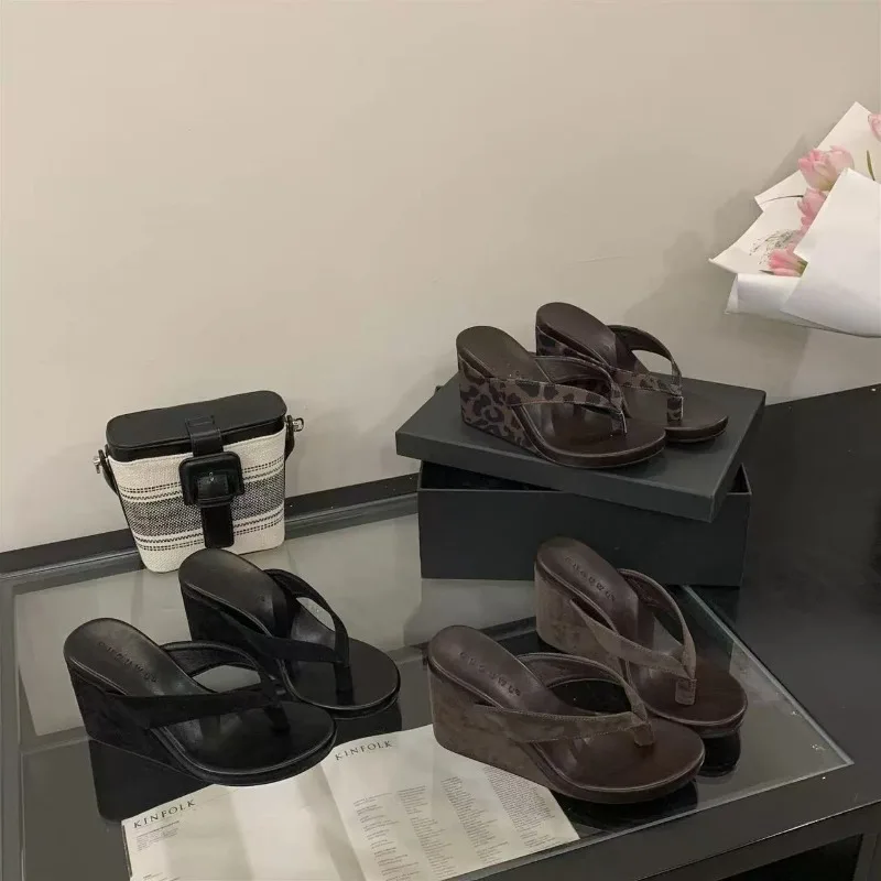 Damskie klipsy Toe klapki na koturnie letnie wygodne buty w stylu ulicznym na świeżym powietrzu damskie…