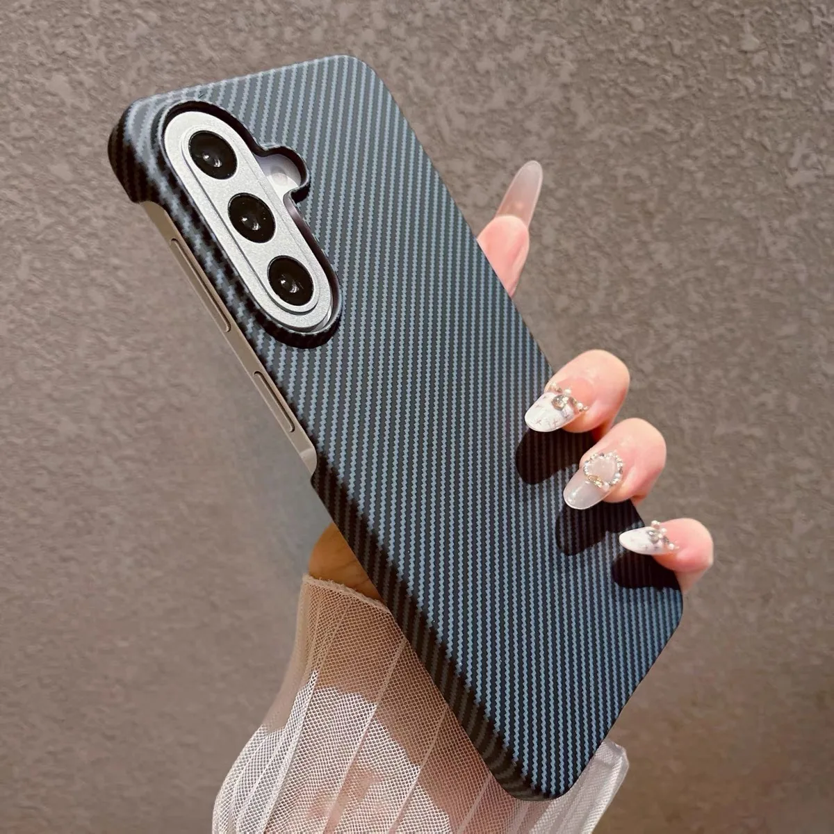 Etui z włókna węglowego i kevlaru z wbudowanym magnesem do Samsung Galaxy S26 FE S25 S24 Ultra Plus A57 A17… Etui z włókna węglowego i kevlaru z wbudowanym magnesem do Samsung Galaxy S26 FE S25 S24 Ultra Plus A57 A17…