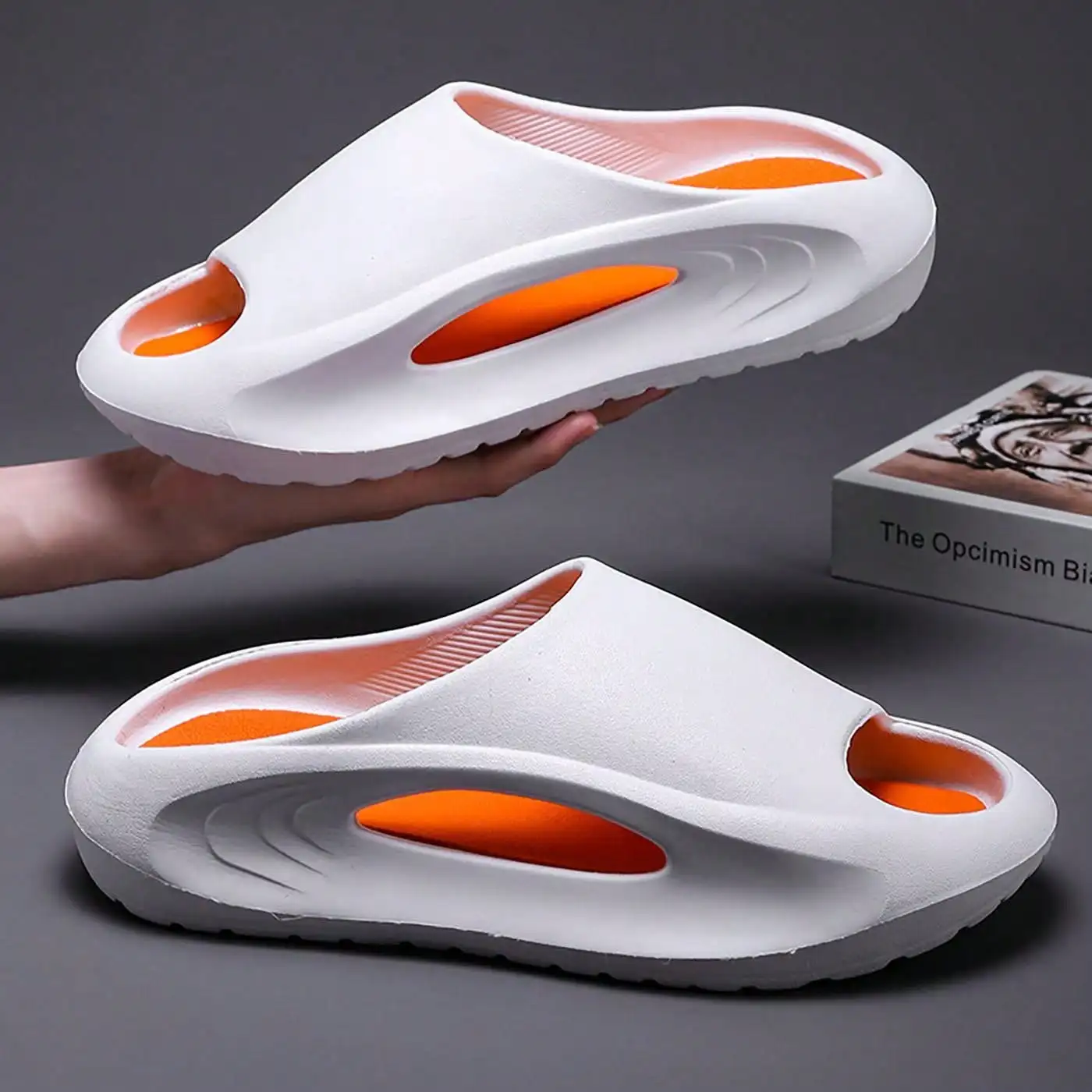 Letnie kapcie dla mężczyzn i kobiet Gruby spód Eva Step on the Poop Feeling Outside Wear Antypoślizgowe kapcie… Letnie kapcie dla mężczyzn i kobiet Gruby spód Eva Step on the Poop Feeling Outside Wear Antypoślizgowe kapcie…