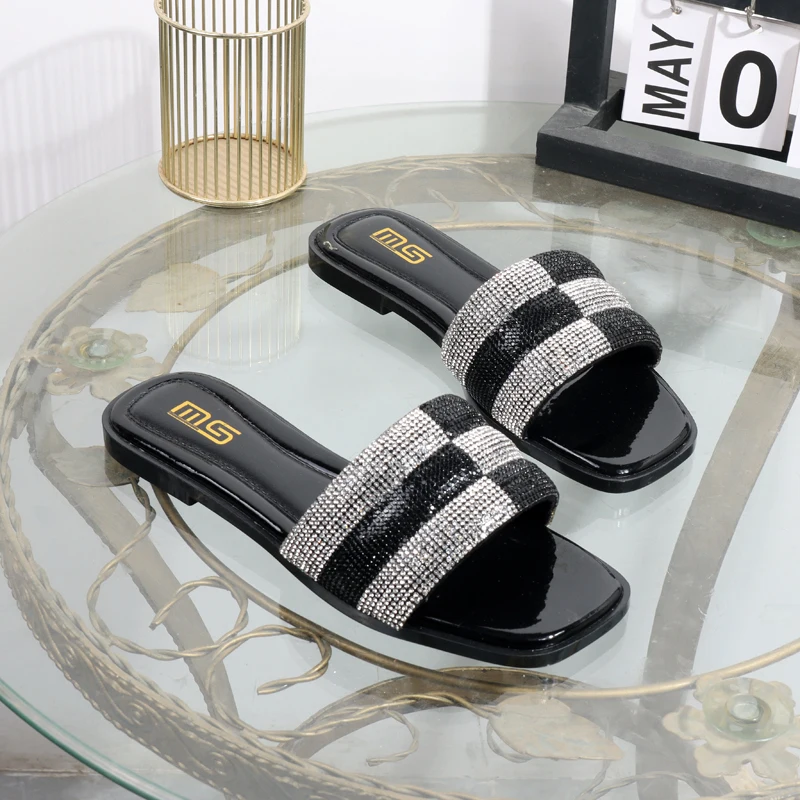 Luksusowe kapcie 2025 rhinestone kwadratowe toe modne sandały eleganckie płaskie dno kapcie damskie czarne… Luksusowe kapcie 2025 rhinestone kwadratowe toe modne sandały eleganckie płaskie dno kapcie damskie czarne…
