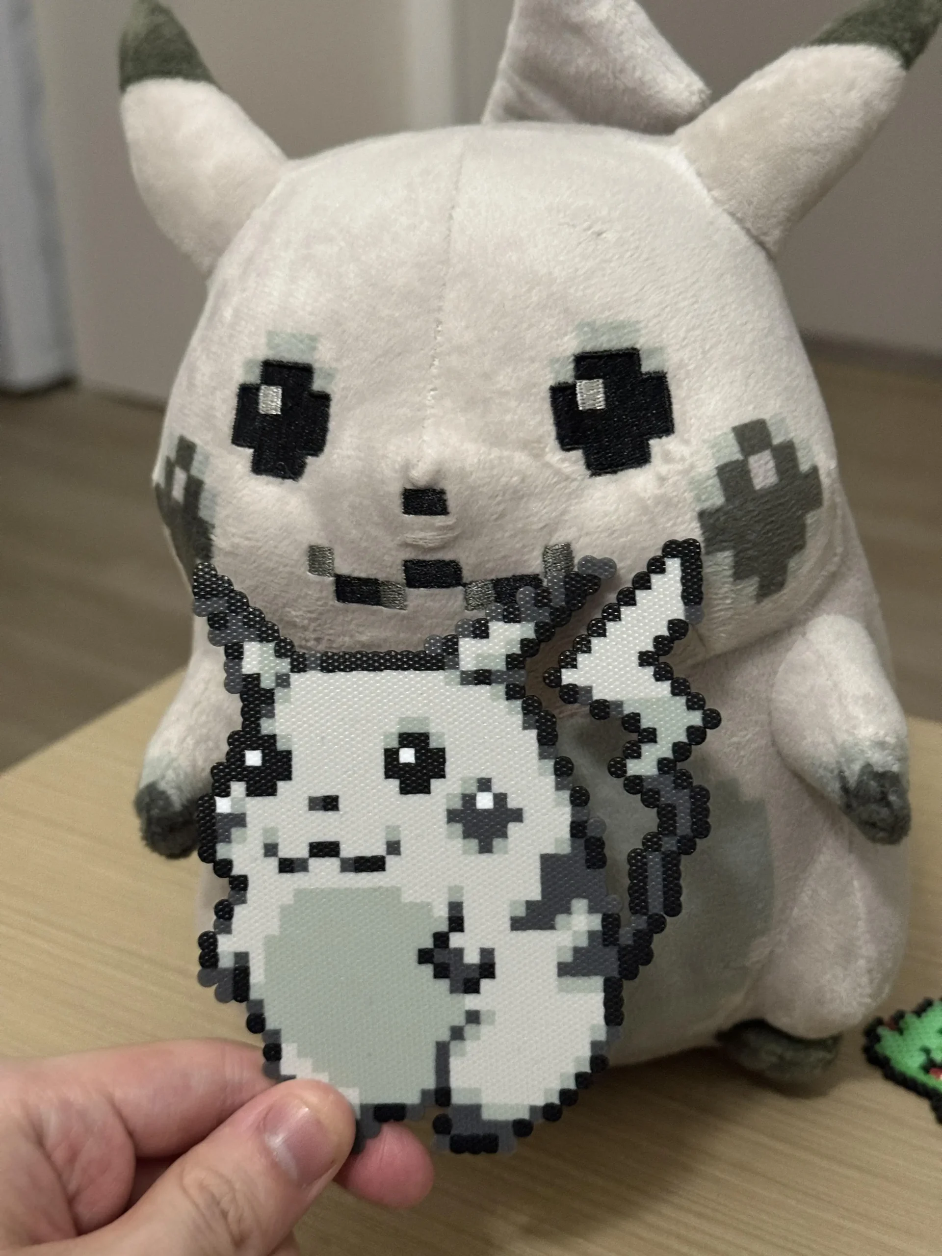 Oryginalny Znakowany Zestaw PokéMon 30th Anniversary Limited Edition Flash Pikachu Pixel Pikachu Peluche… Oryginalny Znakowany Zestaw PokéMon 30th Anniversary Limited Edition Flash Pikachu Pixel Pikachu Peluche…