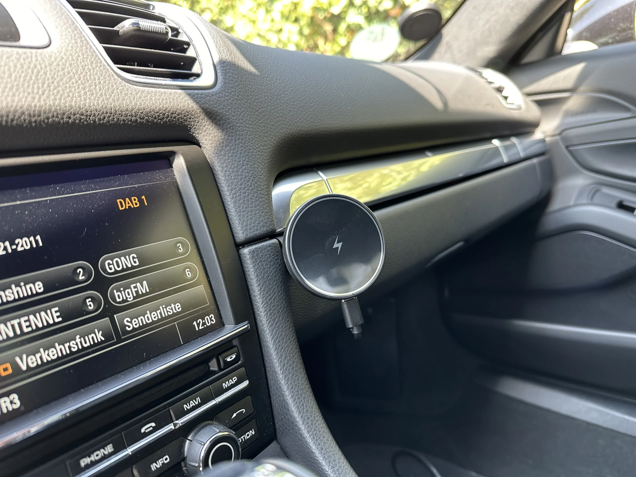 Uchwyt na telefon z MagSafe i ładowarka do Porsche 991 / 981 / 718 911 Cayman Boxster LHD lub RHD Uchwyt na telefon z MagSafe i ładowarka do Porsche 991 / 981 / 718 911 Cayman Boxster LHD lub RHD