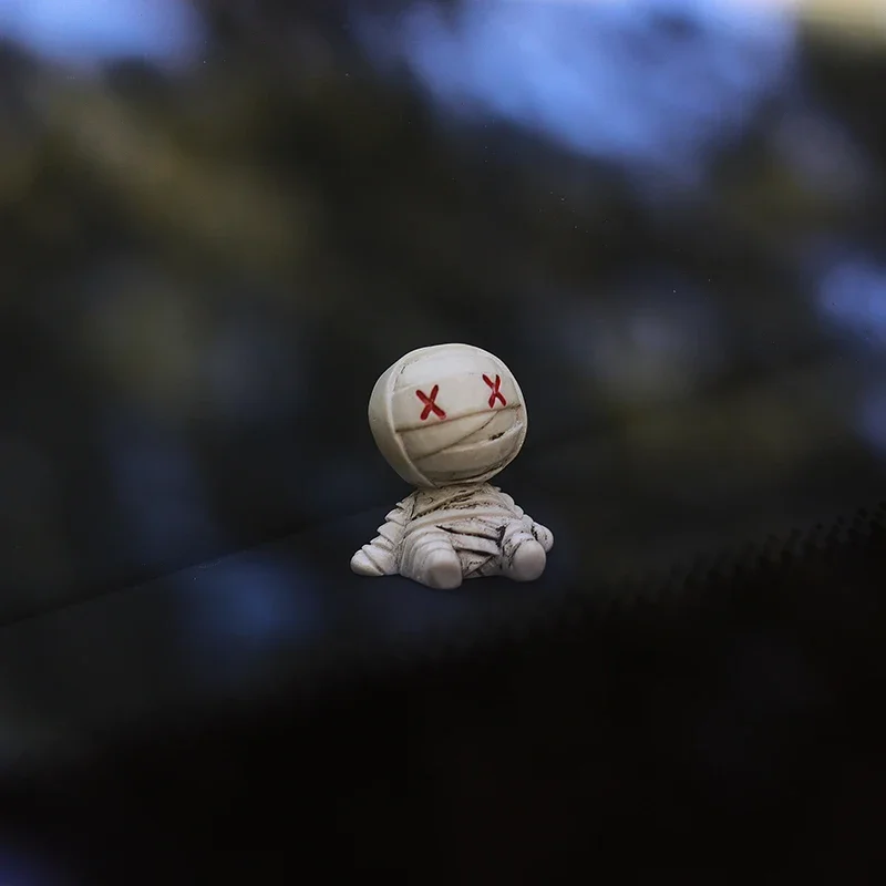 Urocza dekoracja do wnętrza samochodu mumii Anime Mini figurka konsola środkowa na desce rozdzielczej z…
