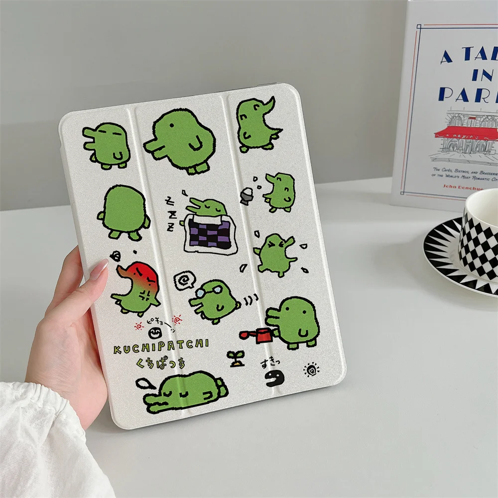 Urocze zielone etui na iPada z nadrukiem Kuchipatchi Tamagotchi, składane na trzy części, pasujące do iPada…